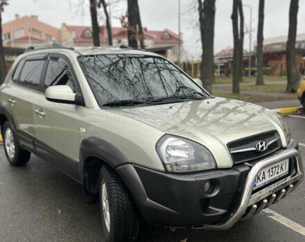 Серый Хендай Туксон, объемом двигателя 1.98 л и пробегом 151 тыс. км за 8100 $, фото 1 на Automoto.ua