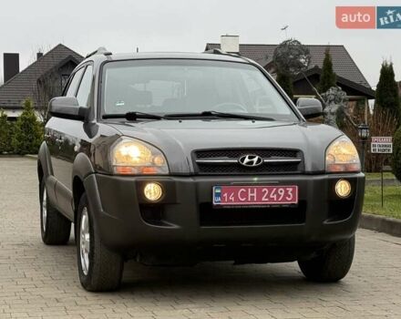 Сірий Хендай Туксон, об'ємом двигуна 2 л та пробігом 187 тис. км за 7700 $, фото 5 на Automoto.ua