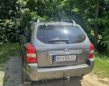 Хендай Туксон 2008 в Мукачеве на Automoto.ua Серый Хендай Туксон, объемом двигателя 2 л и пробегом 300 тыс. км за 7800 $, фото 3 на Automoto.ua