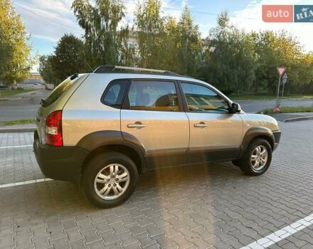 Серый Хендай Туксон, объемом двигателя 2 л и пробегом 164 тыс. км за 9300 $, фото 12 на Automoto.ua