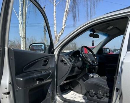 Серый Хендай Туксон, объемом двигателя 2 л и пробегом 178 тыс. км за 8700 $, фото 12 на Automoto.ua