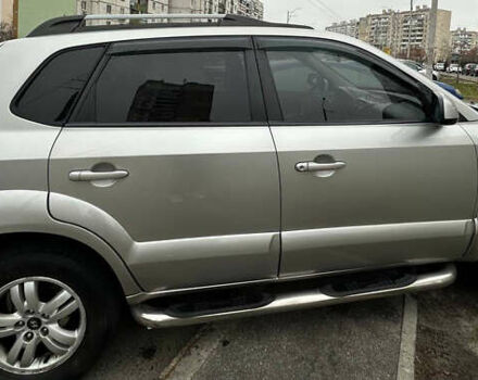 Серый Хендай Туксон, объемом двигателя 1.98 л и пробегом 227 тыс. км за 7700 $, фото 19 на Automoto.ua