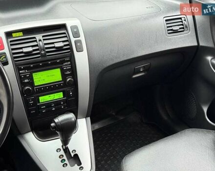 Серый Хендай Туксон, объемом двигателя 2.7 л и пробегом 210 тыс. км за 9290 $, фото 24 на Automoto.ua