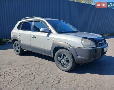 Хендай Туксон 2008 у Полтаві на Automoto.ua Сірий Хендай Туксон, об'ємом двигуна 2 л та пробігом 222 тис. км за 7200 $, фото 4 на Automoto.ua