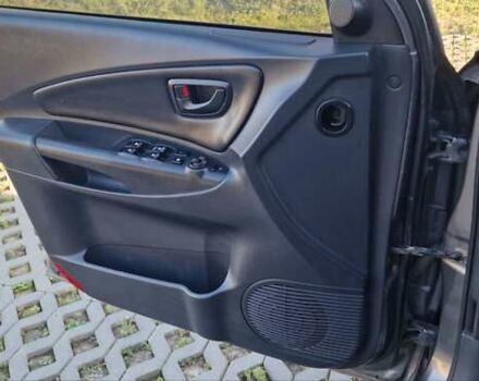 Хендай Туксон 2008 в Хмельницком на Automoto.ua Серый Хендай Туксон, объемом двигателя 1.98 л и пробегом 227 тыс. км за 7500 $, фото 5 на Automoto.ua