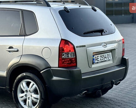 Хендай Туксон 2008 у Зборів на Automoto.ua Сірий Хендай Туксон, об'ємом двигуна 1.99 л та пробігом 228 тис. км за 8500 $, фото 15 на Automoto.ua