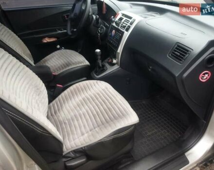 Серый Хендай Туксон, объемом двигателя 2 л и пробегом 210 тыс. км за 8200 $, фото 13 на Automoto.ua