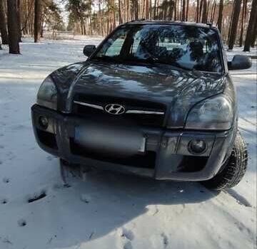 Сірий Хендай Туксон, об'ємом двигуна 1.98 л та пробігом 227 тис. км за 8600 $, фото 1 на Automoto.ua