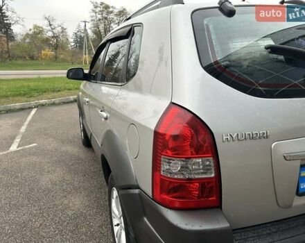 Серый Хендай Туксон, объемом двигателя 2 л и пробегом 263 тыс. км за 7300 $, фото 15 на Automoto.ua
