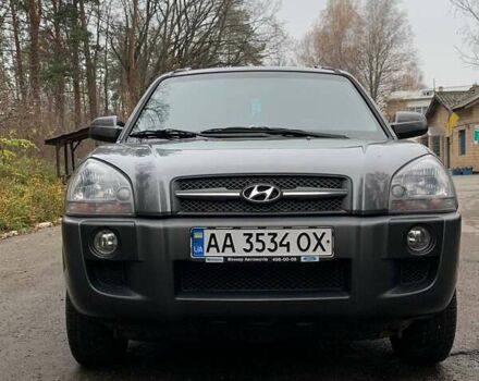Сірий Хендай Туксон, об'ємом двигуна 1.98 л та пробігом 170 тис. км за 8800 $, фото 1 на Automoto.ua
