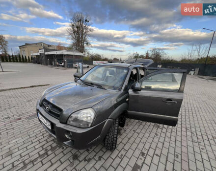 Серый Хендай Туксон, объемом двигателя 2 л и пробегом 210 тыс. км за 7700 $, фото 11 на Automoto.ua