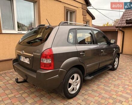 Хендай Туксон 2008 в Миргороде на Automoto.ua Серый Хендай Туксон, объемом двигателя 1.98 л и пробегом 177 тыс. км за 7950 $, фото 10 на Automoto.ua