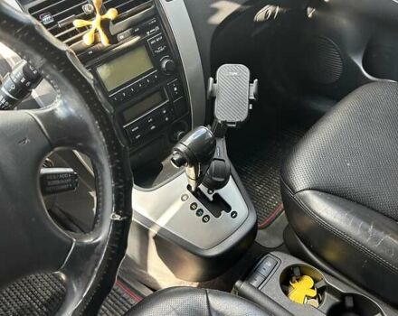 Сірий Хендай Туксон, об'ємом двигуна 1.98 л та пробігом 413 тис. км за 7300 $, фото 8 на Automoto.ua