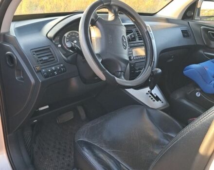 Серый Хендай Туксон, объемом двигателя 2.7 л и пробегом 244 тыс. км за 7200 $, фото 6 на Automoto.ua