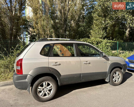 Серый Хендай Туксон, объемом двигателя 1.99 л и пробегом 194 тыс. км за 9500 $, фото 6 на Automoto.ua