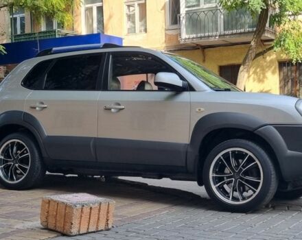 Серый Хендай Туксон, объемом двигателя 2.7 л и пробегом 209 тыс. км за 8800 $, фото 17 на Automoto.ua