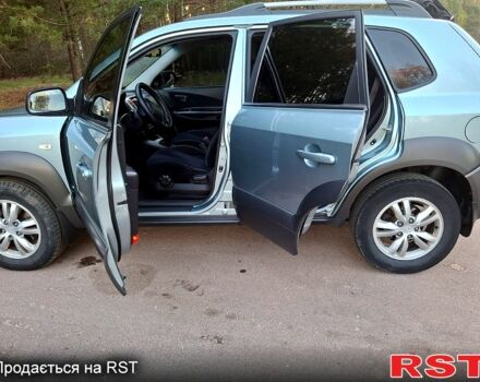 Серый Хендай Туксон, объемом двигателя 2 л и пробегом 220 тыс. км за 8800 $, фото 4 на Automoto.ua