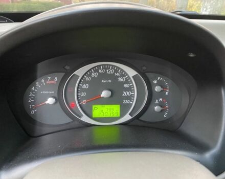 Сірий Хендай Туксон, об'ємом двигуна 2 л та пробігом 170 тис. км за 7600 $, фото 18 на Automoto.ua