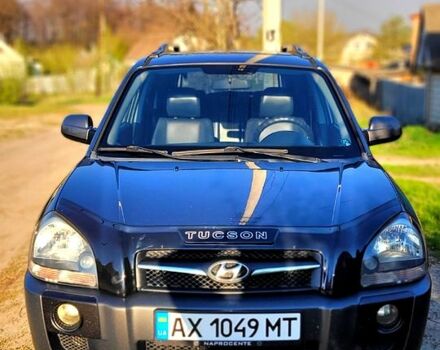 Серый Хендай Туксон, объемом двигателя 2 л и пробегом 190 тыс. км за 8500 $, фото 2 на Automoto.ua