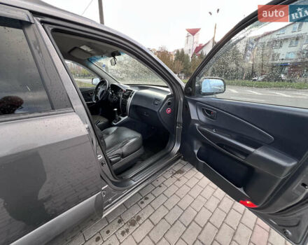 Серый Хендай Туксон, объемом двигателя 2 л и пробегом 210 тыс. км за 7700 $, фото 18 на Automoto.ua