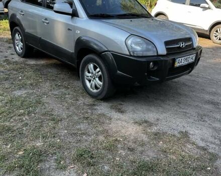 Сірий Хендай Туксон, об'ємом двигуна 2 л та пробігом 370 тис. км за 7500 $, фото 1 на Automoto.ua