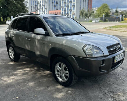 Серый Хендай Туксон, объемом двигателя 1.99 л и пробегом 257 тыс. км за 7900 $, фото 2 на Automoto.ua