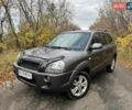 Серый Хендай Туксон, объемом двигателя 1.98 л и пробегом 220 тыс. км за 8500 $, фото 2 на Automoto.ua