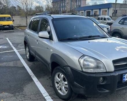 Сірий Хендай Туксон, об'ємом двигуна 1.98 л та пробігом 413 тис. км за 7300 $, фото 4 на Automoto.ua