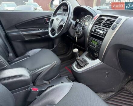 Серый Хендай Туксон, объемом двигателя 1.98 л и пробегом 140 тыс. км за 9300 $, фото 24 на Automoto.ua