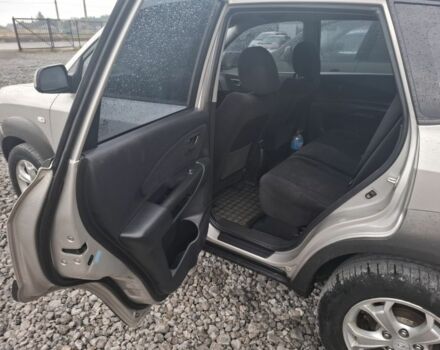 Серый Хендай Туксон, объемом двигателя 2 л и пробегом 136 тыс. км за 8999 $, фото 6 на Automoto.ua