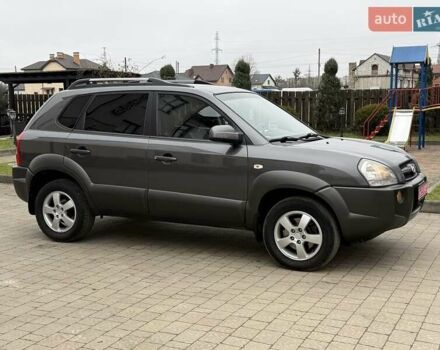 Сірий Хендай Туксон, об'ємом двигуна 2 л та пробігом 187 тис. км за 7700 $, фото 12 на Automoto.ua