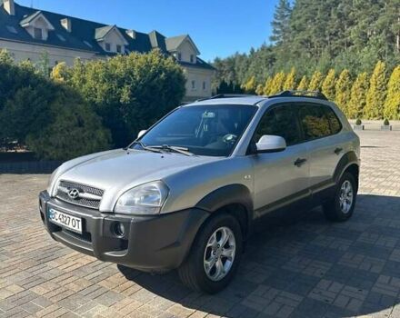 Серый Хендай Туксон, объемом двигателя 1.99 л и пробегом 255 тыс. км за 5800 $, фото 3 на Automoto.ua