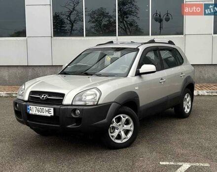 Серый Хендай Туксон, объемом двигателя 2 л и пробегом 263 тыс. км за 7300 $, фото 7 на Automoto.ua