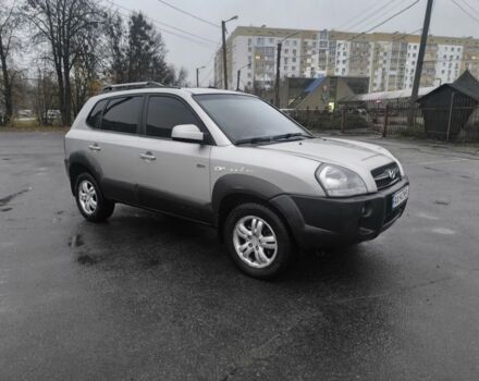 Сірий Хендай Туксон, об'ємом двигуна 2 л та пробігом 215 тис. км за 7750 $, фото 5 на Automoto.ua