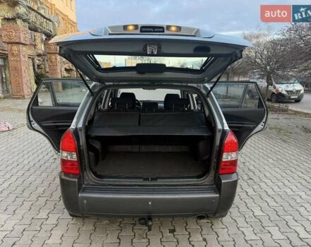 Серый Хендай Туксон, объемом двигателя 2 л и пробегом 217 тыс. км за 8200 $, фото 19 на Automoto.ua