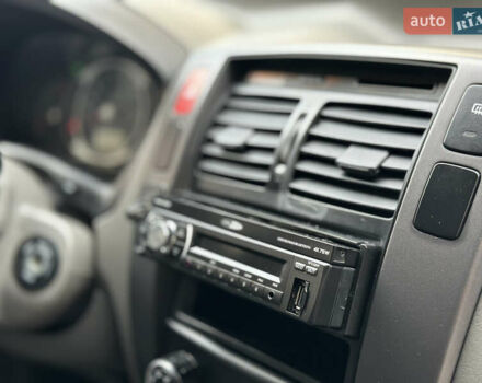 Серый Хендай Туксон, объемом двигателя 2 л и пробегом 240 тыс. км за 7500 $, фото 32 на Automoto.ua