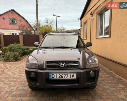 Хендай Туксон 2008 в Миргороде на Automoto.ua Серый Хендай Туксон, объемом двигателя 1.98 л и пробегом 177 тыс. км за 7950 $, фото 2 на Automoto.ua