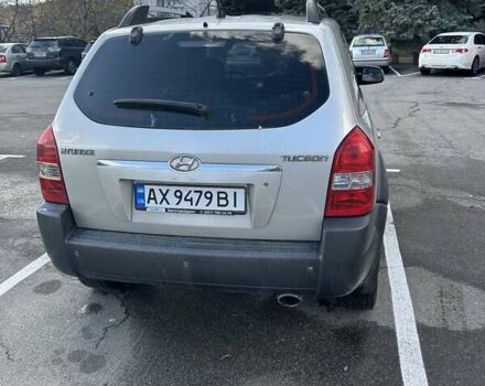 Сірий Хендай Туксон, об'ємом двигуна 1.98 л та пробігом 413 тис. км за 7300 $, фото 5 на Automoto.ua