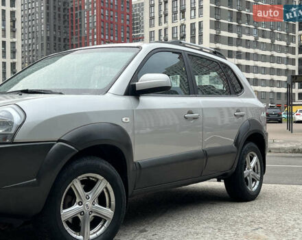 Хендай Туксон 2008 в Киеве на Automoto.ua Серый Хендай Туксон, объемом двигателя 2 л и пробегом 187 тыс. км за 7250 $, фото 7 на Automoto.ua