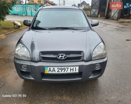 Серый Хендай Туксон, объемом двигателя 1.99 л и пробегом 302 тыс. км за 9300 $, фото 9 на Automoto.ua