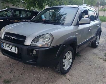 Сірий Хендай Туксон, об'ємом двигуна 1.99 л та пробігом 350 тис. км за 7800 $, фото 7 на Automoto.ua