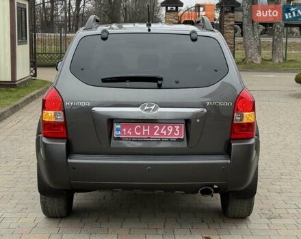 Сірий Хендай Туксон, об'ємом двигуна 2 л та пробігом 187 тис. км за 7700 $, фото 19 на Automoto.ua