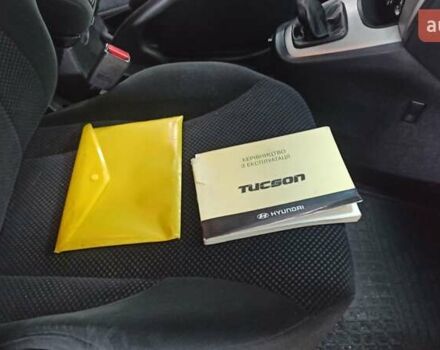 Серый Хендай Туксон, объемом двигателя 2 л и пробегом 127 тыс. км за 9300 $, фото 37 на Automoto.ua