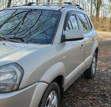 Сірий Хендай Туксон, об'ємом двигуна 1.99 л та пробігом 272 тис. км за 8500 $, фото 2 на Automoto.ua