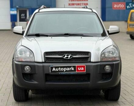 Серый Хендай Туксон, объемом двигателя 2.7 л и пробегом 210 тыс. км за 9290 $, фото 1 на Automoto.ua