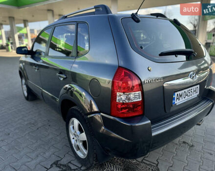 Сірий Хендай Туксон, об'ємом двигуна 1.98 л та пробігом 280 тис. км за 7300 $, фото 9 на Automoto.ua