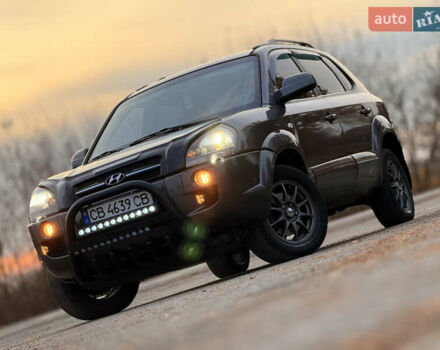Хендай Туксон 2008 у Мене на Automoto.ua Сірий Хендай Туксон, об'ємом двигуна 1.98 л та пробігом 242 тис. км за 7600 $, фото 3 на Automoto.ua