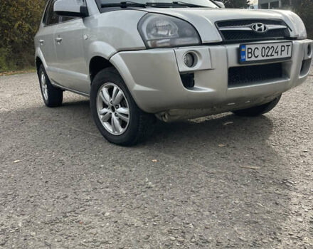 Сірий Хендай Туксон, об'ємом двигуна 1.98 л та пробігом 210 тис. км за 4999 $, фото 2 на Automoto.ua