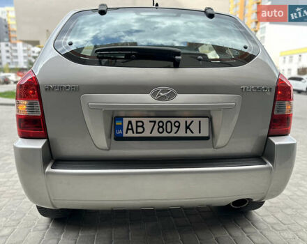 Серый Хендай Туксон, объемом двигателя 2 л и пробегом 240 тыс. км за 7500 $, фото 12 на Automoto.ua