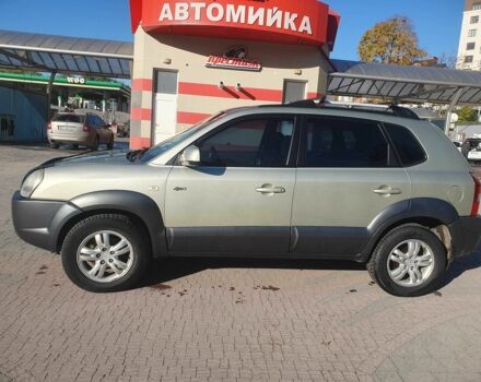Хендай Туксон 2008 у Тернополі на Automoto.ua Сірий Хендай Туксон, об'ємом двигуна 2 л та пробігом 186 тис. км за 6600 $, фото 2 на Automoto.ua
